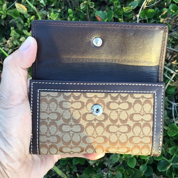 SOLD 🎁🎁🎁🎁🎁Trifold Coach Wallet - Picture 8 of 13